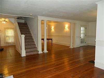 3rd image of 132 Vine St