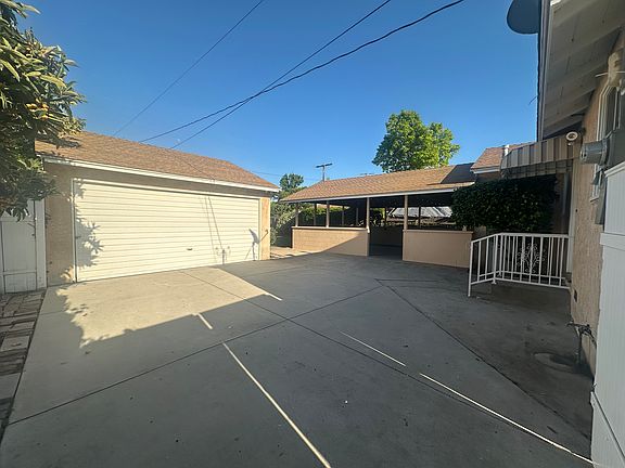 4th image of 5616 Huddart Ave