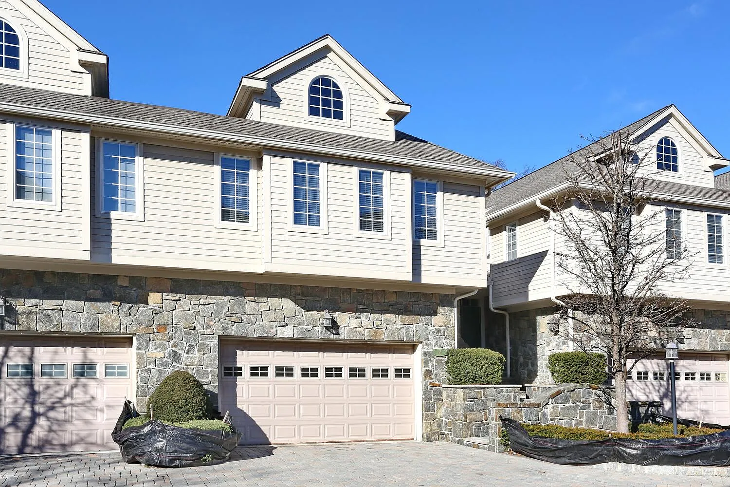 3 bed, 3.5 bath, 2754 sqft, $7,200 — Photo 1