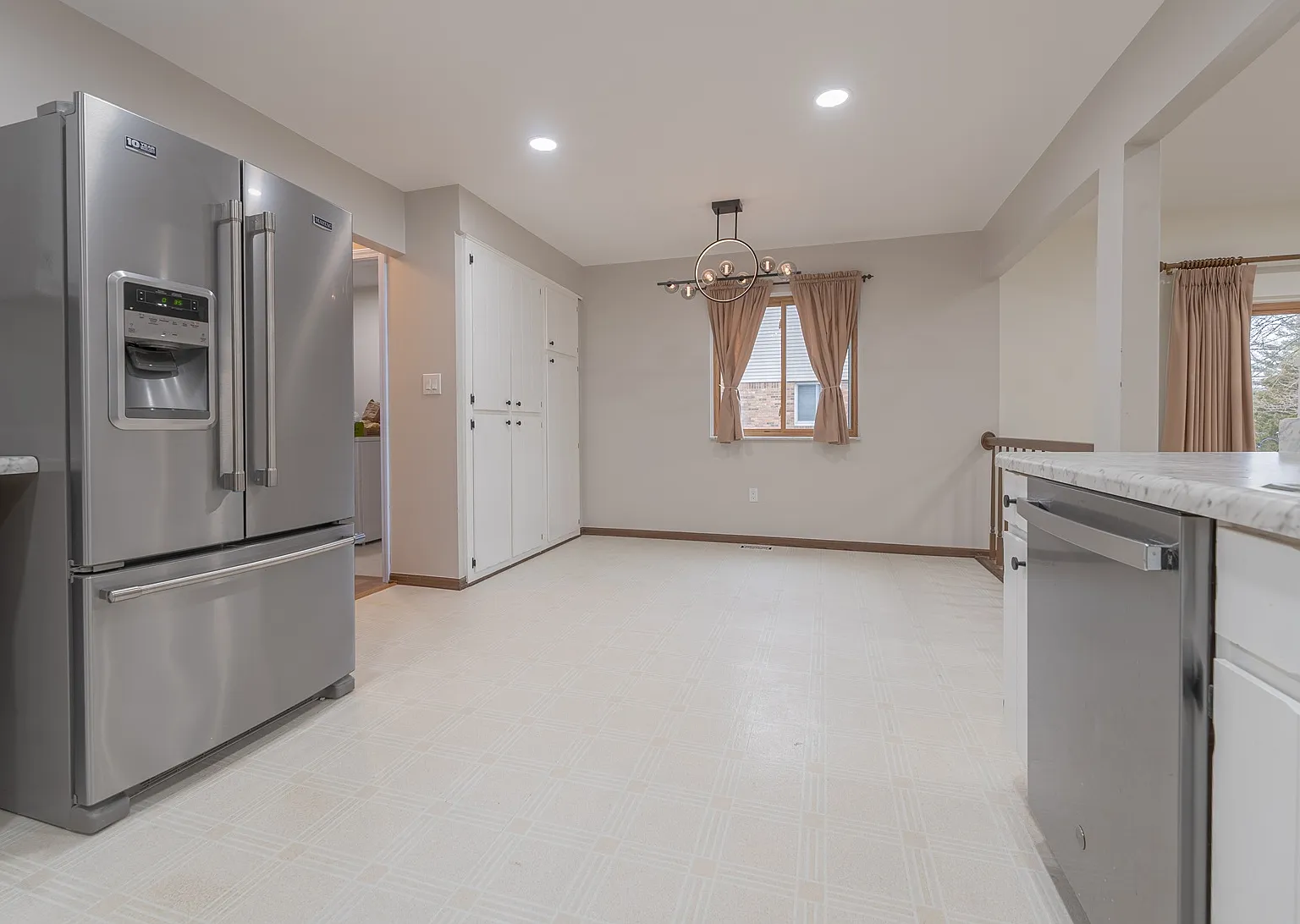 4 bed, 2239 sqft, $3,200 — Photo 4