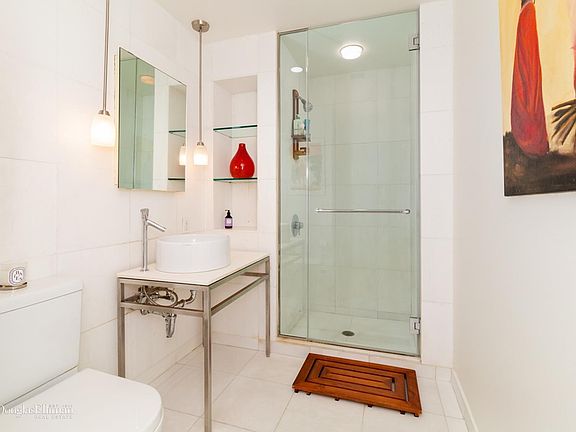 5th image of 15 Broad St APT 1506