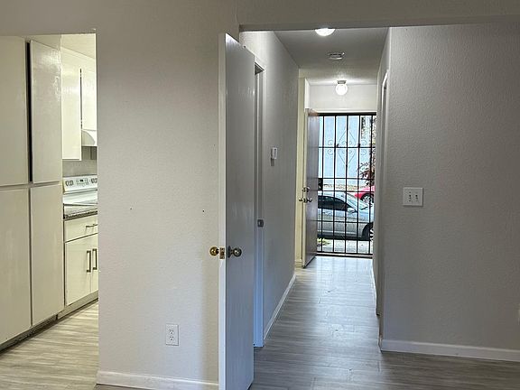 4th image of 1960 Grande Cir APT 42