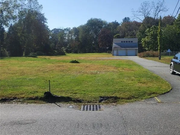11 Mathewson Rd, Barrington, RI 02806