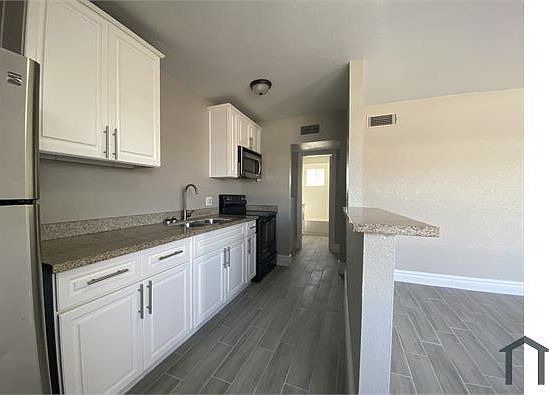 3rd image of 1165 Blankenship Ave APT 2