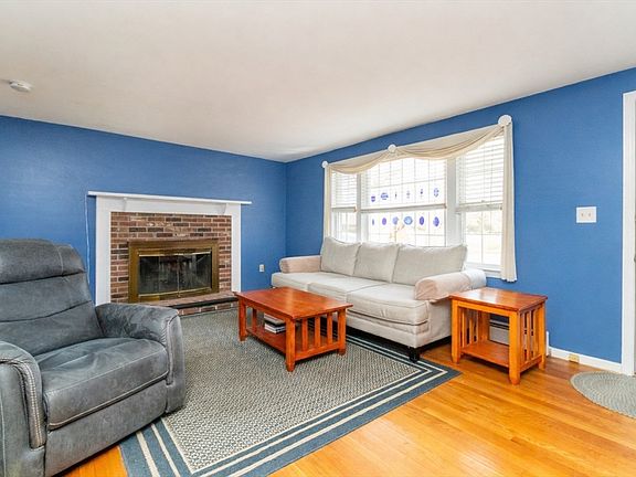 2nd image of 39 Mainsle Ln