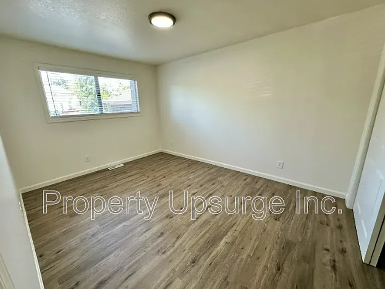 1063 Del Sol Pl #B — Photo 11