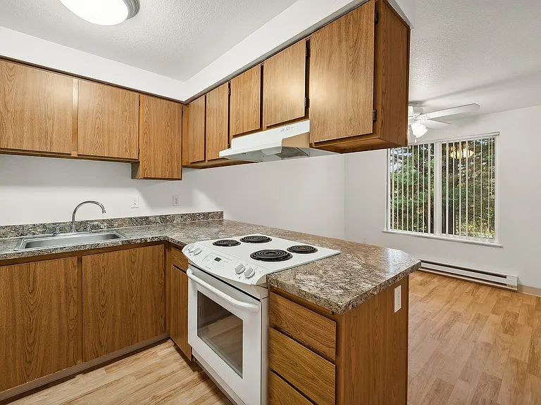ReNew Murray Hill on Dakota — Photo 8