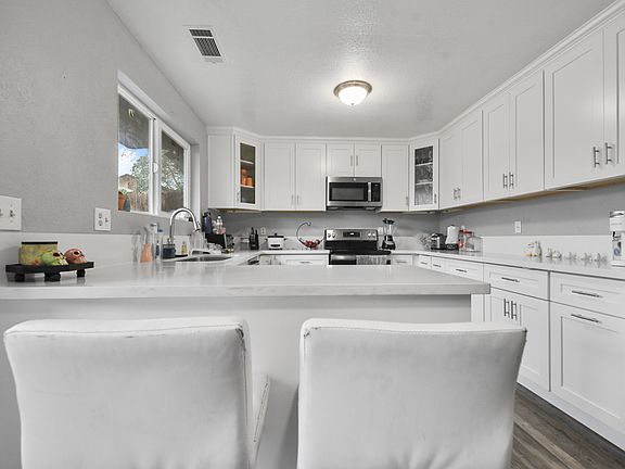 4th image of 845 Saint Andrews Dr APT 7