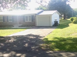 214 Sandy Rd, Cookeville, TN 38506