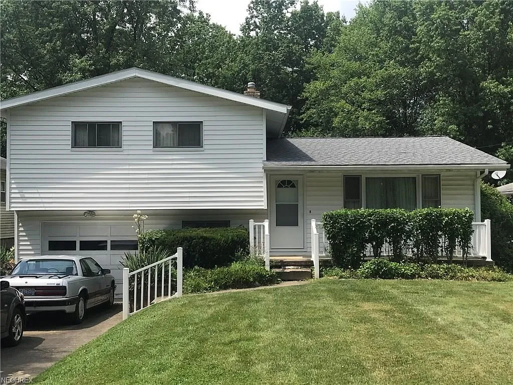 3860 Eigen St photo 1