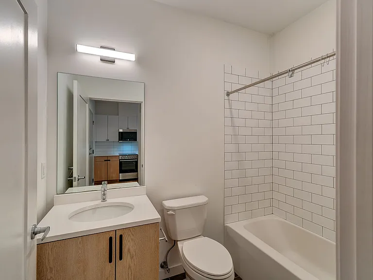 104 Howe St — Photo 37