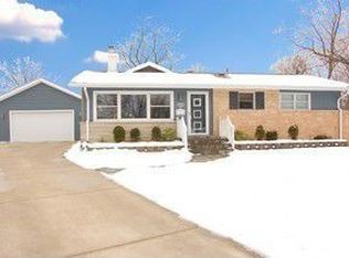 2243 Greenfield Dr, Glenview, IL