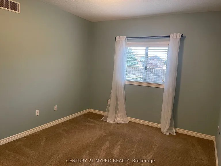 1005 Oakcrossing Gate — Photo 21