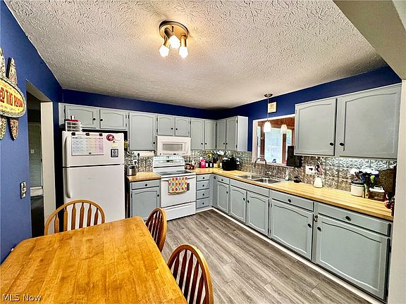 3rd image of 9007 White Oak Dr
