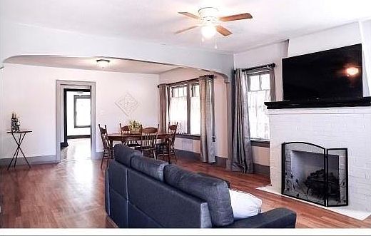 1st image of 620 W 5th St