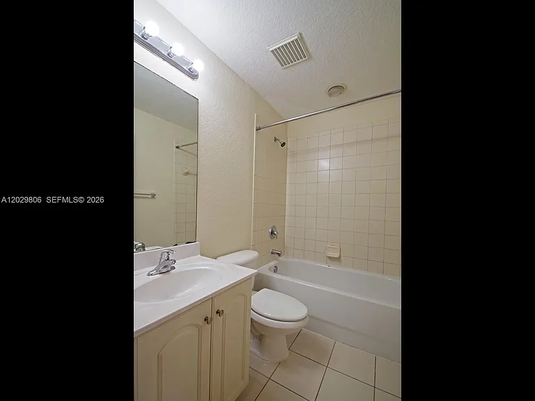 1904 SW 60th Ave — Photo 12
