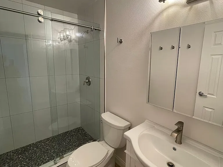 2238 Manchester Ave. — Photo 17