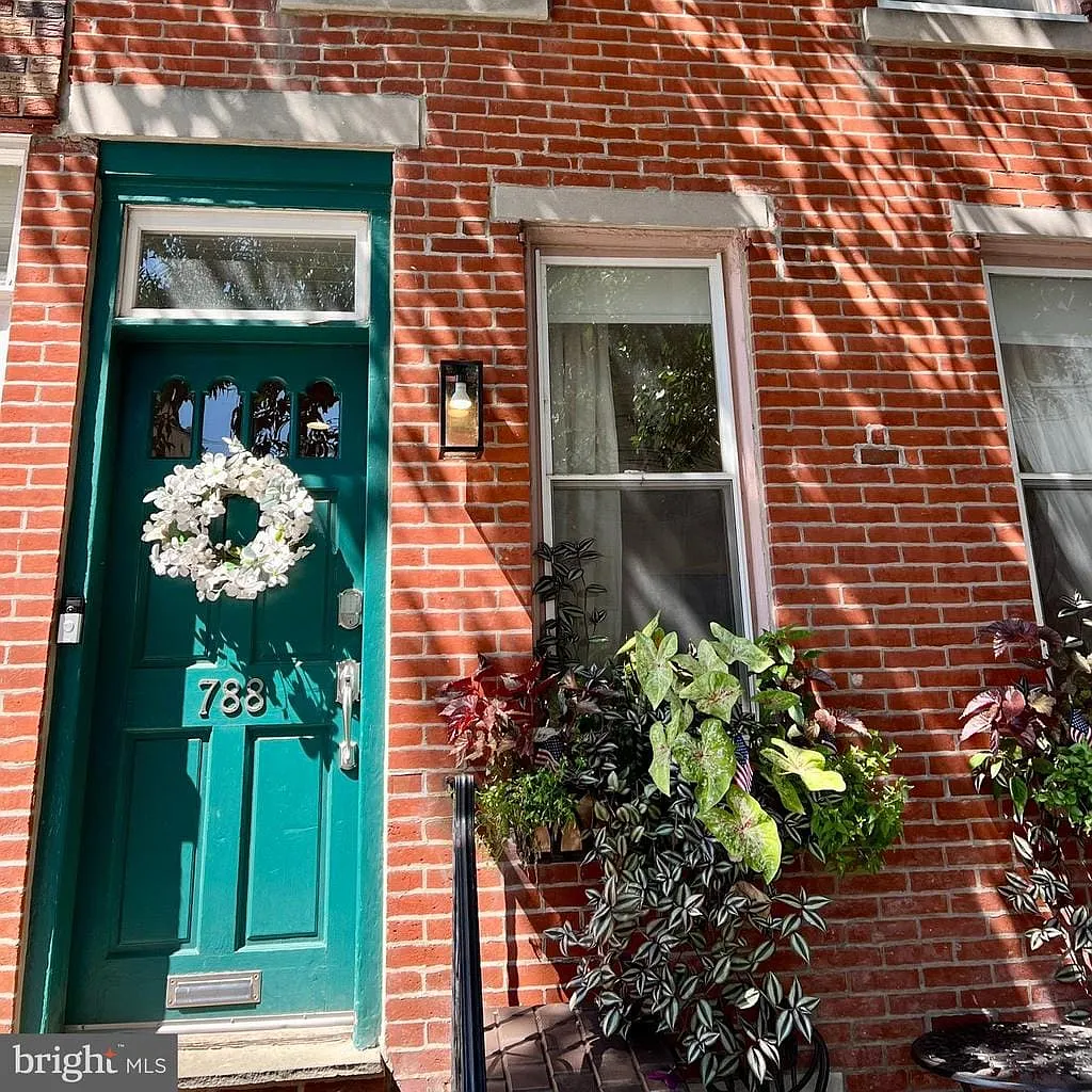 788 N Croskey St photo 1