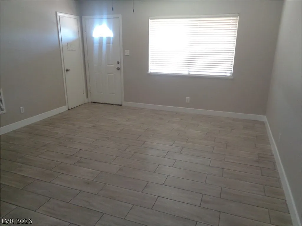 3 bed, 2.0 bath, 988 sqft, $1,900 — Photo 4