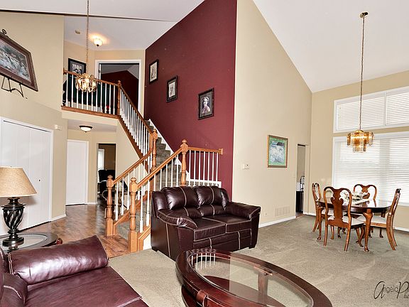 4th image of 2070 Arapaho Dr