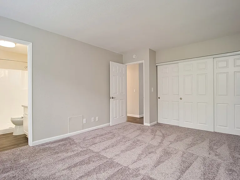 St. Charles Oaks Apartments — Photo 19