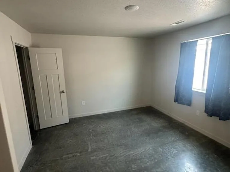 670 Tinley St — Photo 21