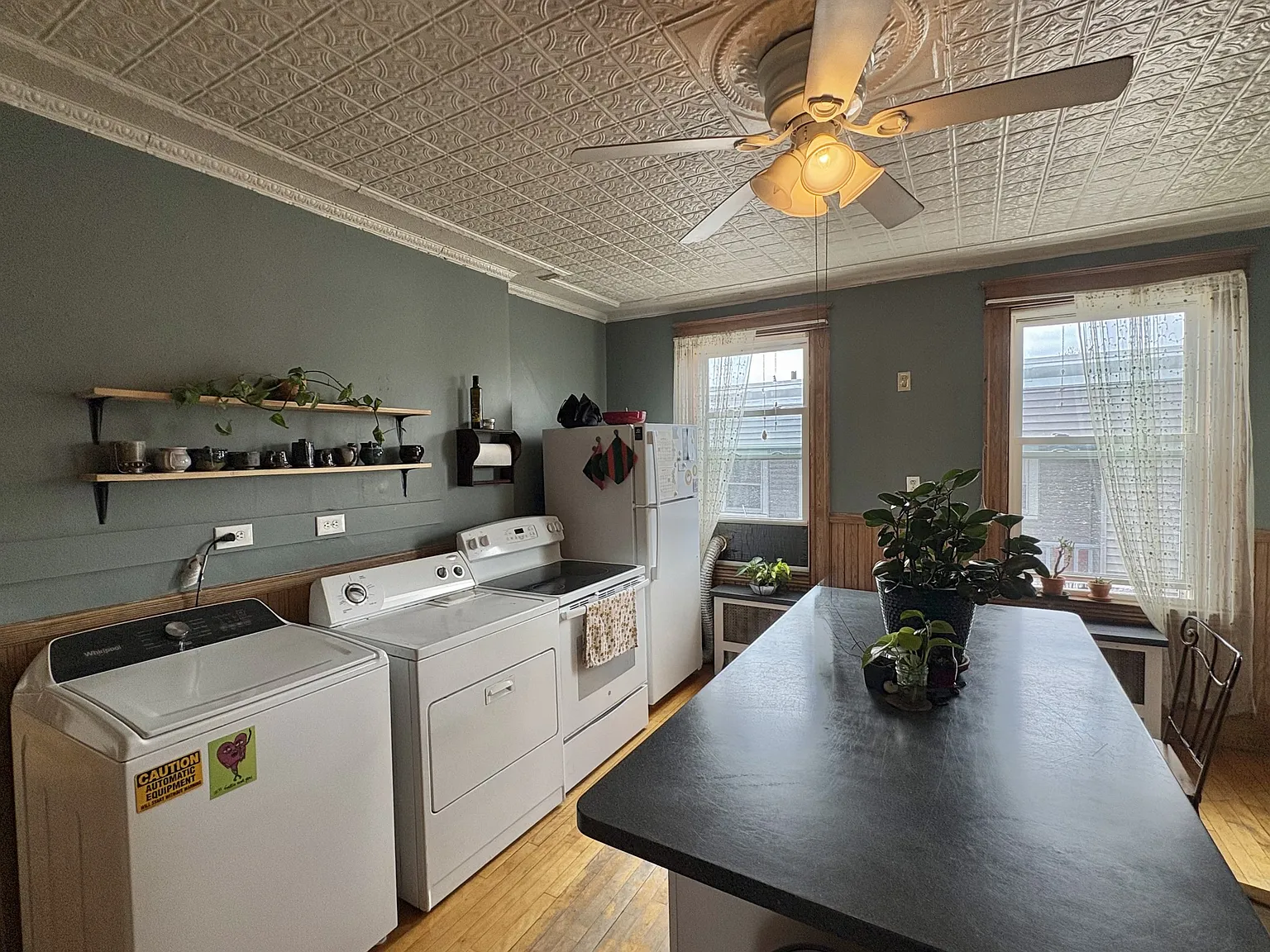 3 bed, $1,600 — Photo 3