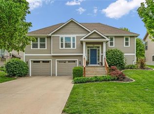 142 Aspen Ln, Lawrence, KS 66049