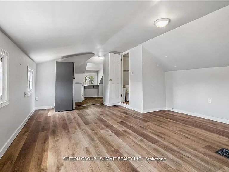 155 1/2 Lake St #MAIN — Photo 9