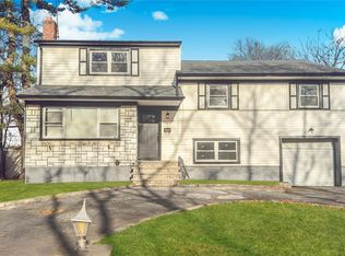 1063 Northgate Ct, Uniondale, NY 11553