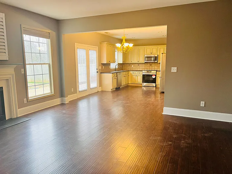 105 Charing Pl — Photo 19
