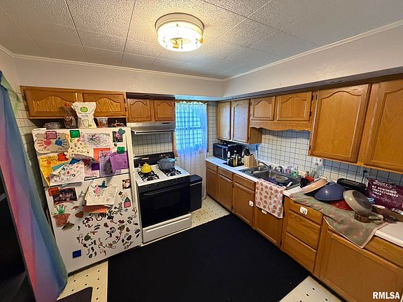 4th image of 210 N 5th Ave