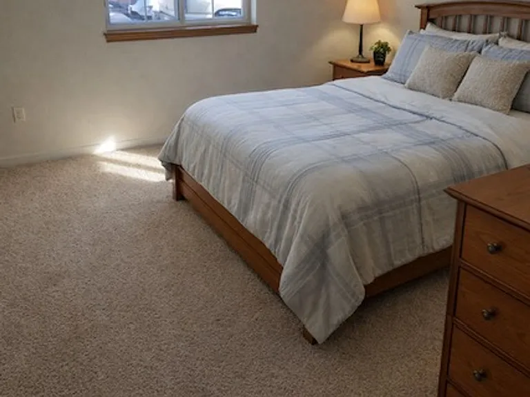 Riverbend East Apartments — Photo 9