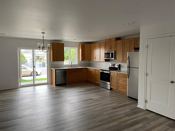 4th image of 2821 W Marina Dr