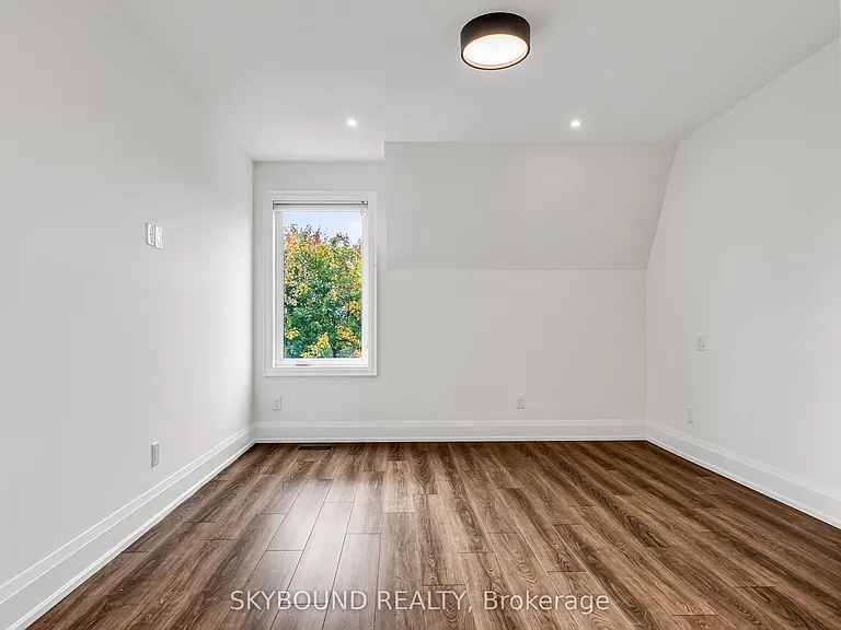 323 Mortimer Ave #B — Photo 17