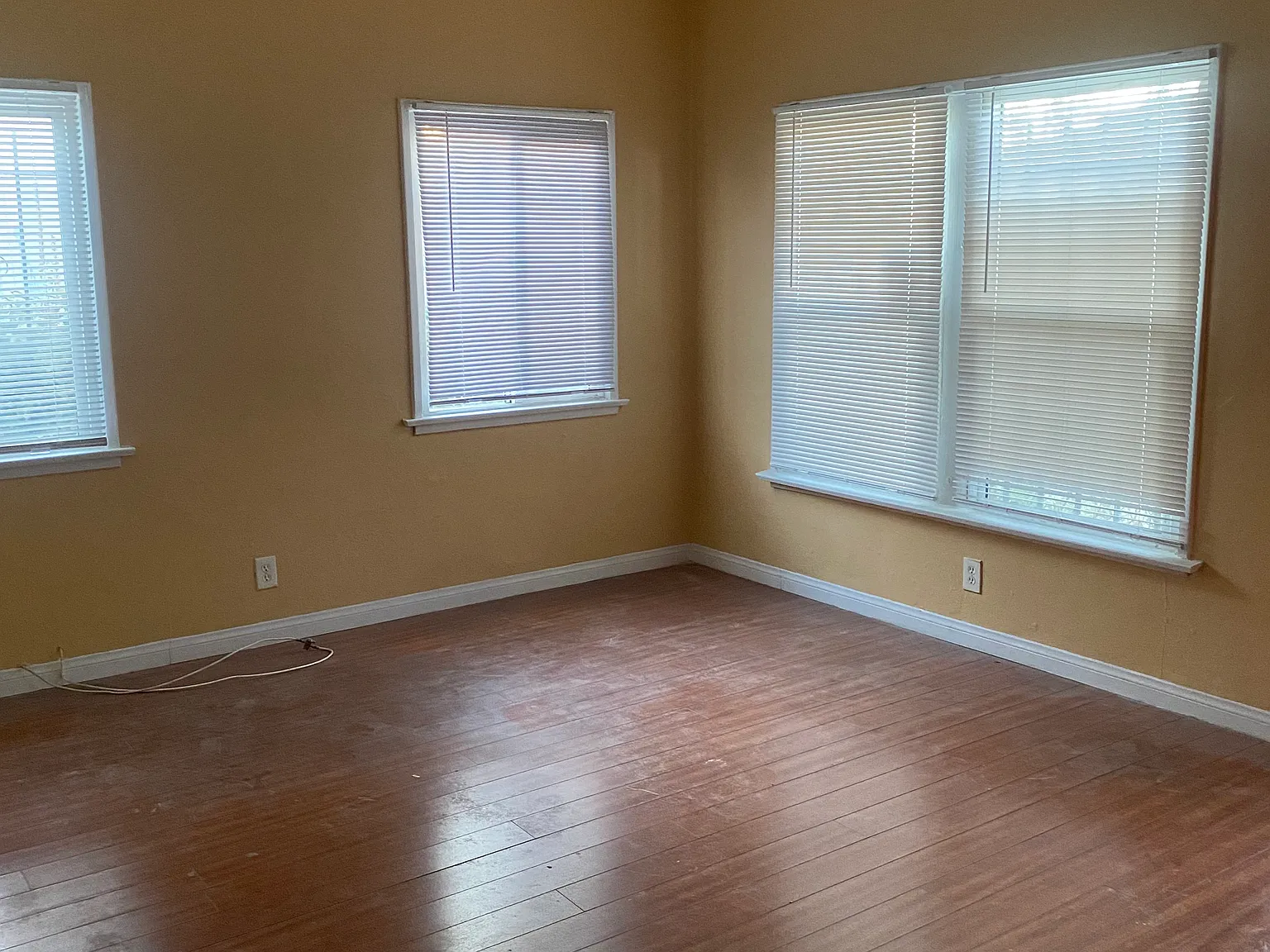 3 bed, 1028 sqft, $2,887 — Photo 3