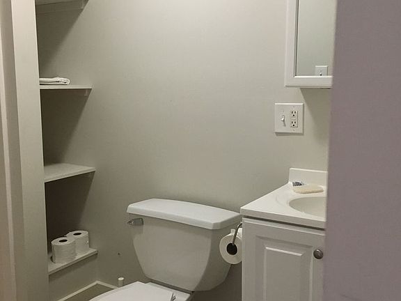 5th image of 655 Whitney Ave #3