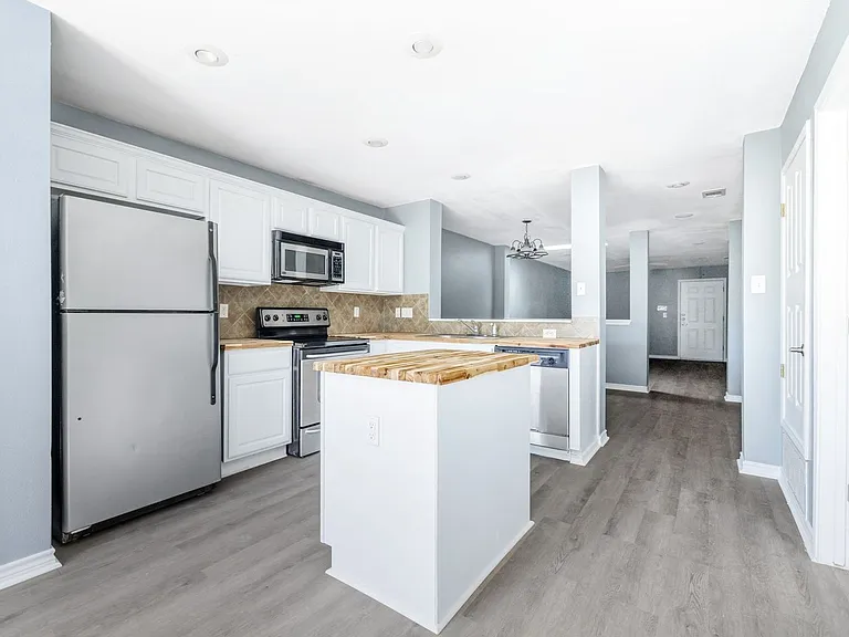 805 N Main St #104 — Photo 10