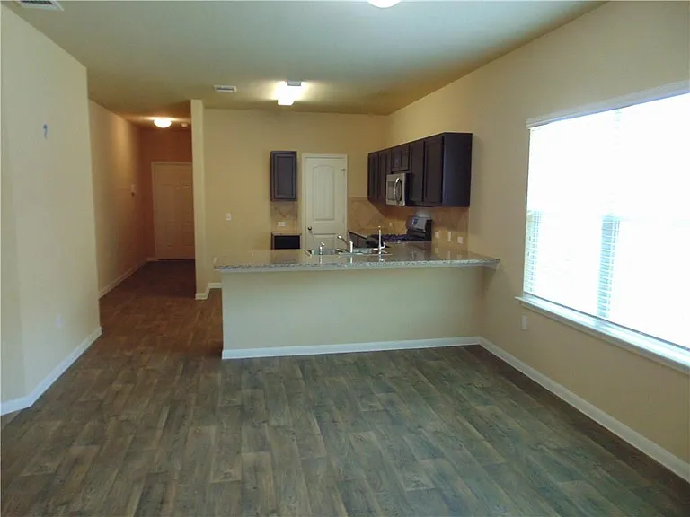 305 Cibolo Creek Dr — Photo 8