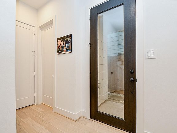 4th image of 4403 Greeley St