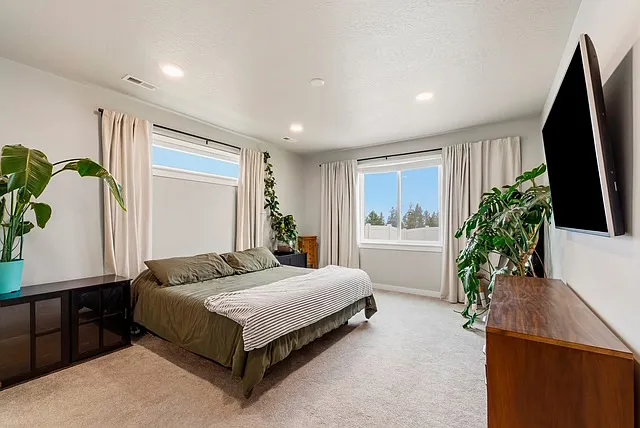 5 bed, 2446 sqft, $3,295 — Photo 4