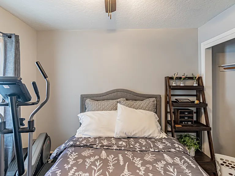 3005 Village Green St — Photo 16