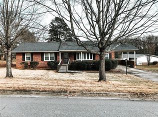 115 Lakeview Cres, Thomasville, NC 27360