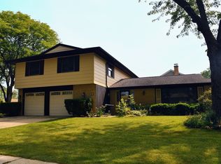 1301 Fairlane Dr, Schaumburg, IL