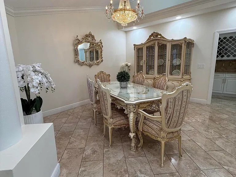 2385 Sunderland Ave — Photo 4