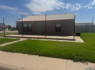 211 N 9th St, Artesia, NM 88210