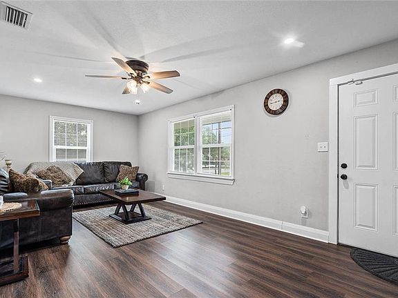 3rd image of 1508 Phillips Ln