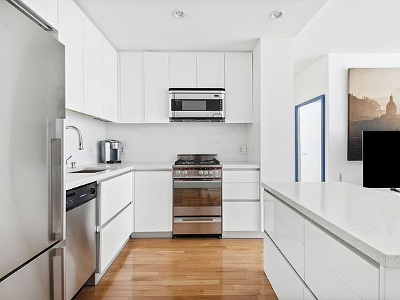4th image of 148 E 24th St APT 4A