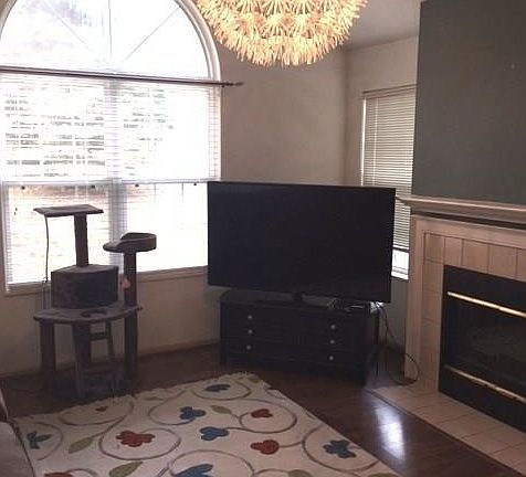 4th image of 4008 Villas Dr