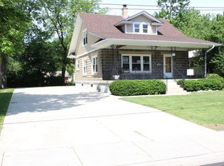 214 N McLean Blvd, Elgin, IL